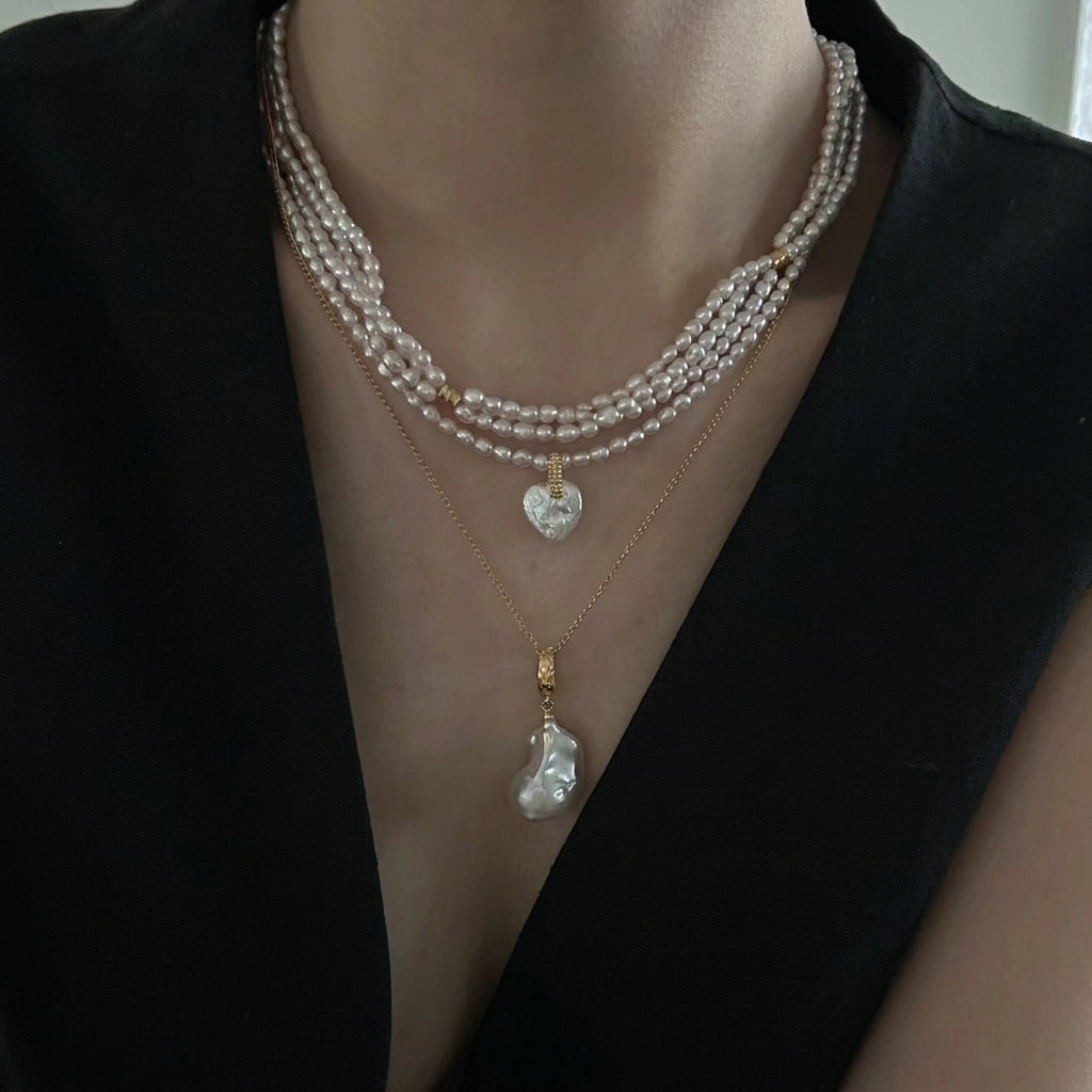 How to Layer Pearl Necklaces