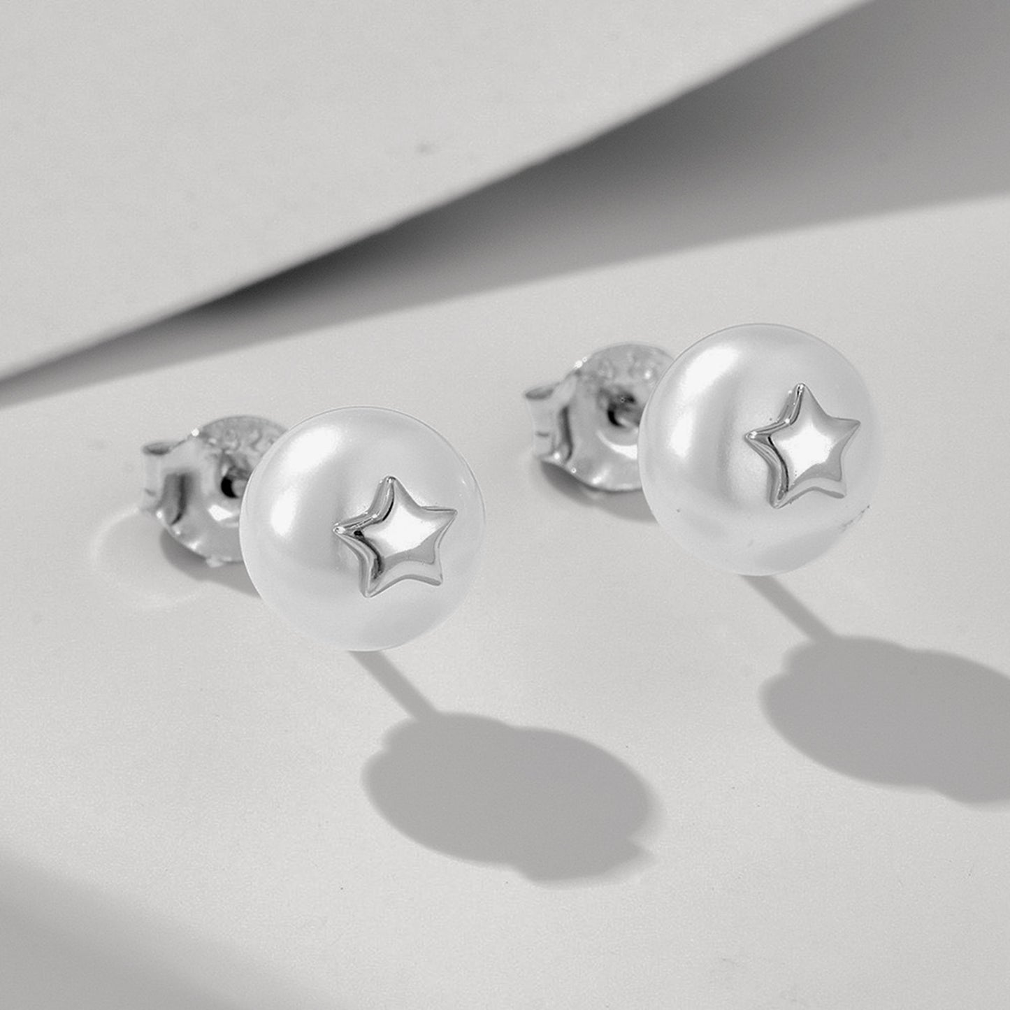 Star Kiss Pearl Stud Earrings