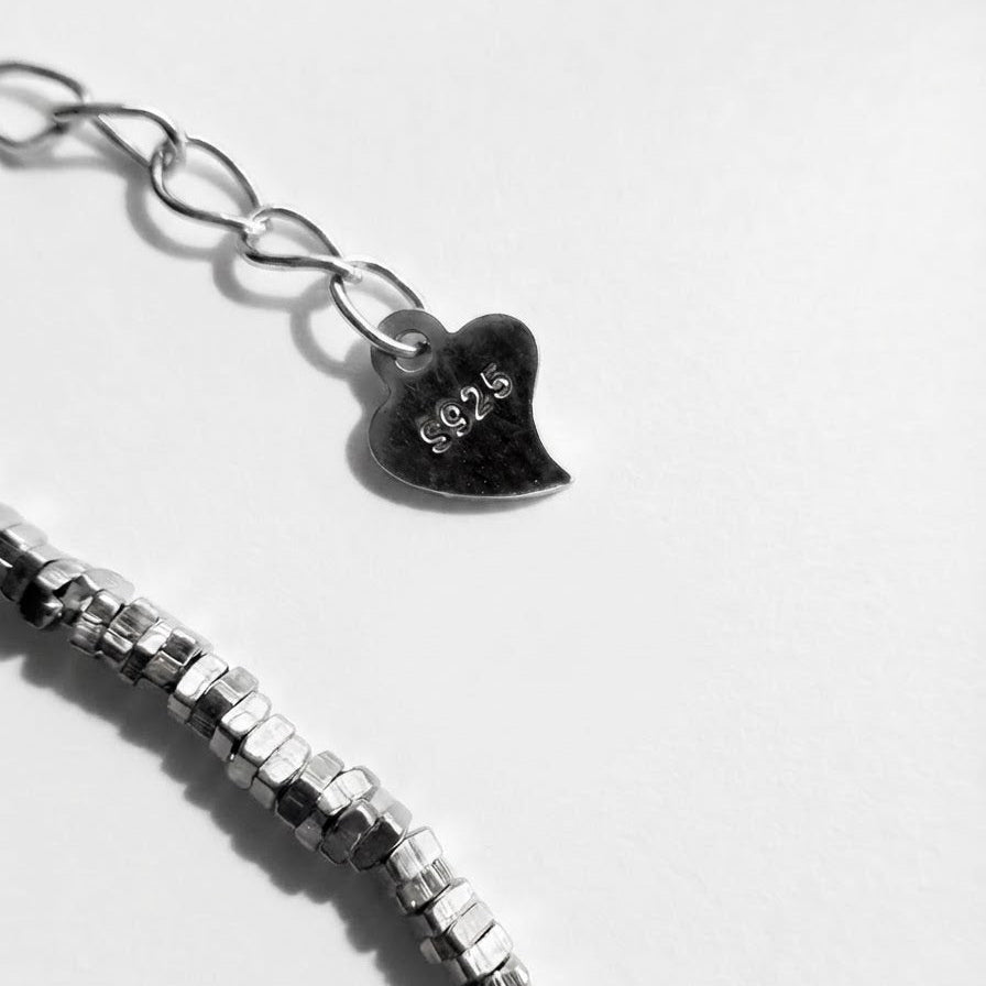 Close-up of the extender chain and S925 tag on The Lavender Star baroque pearl bracelet